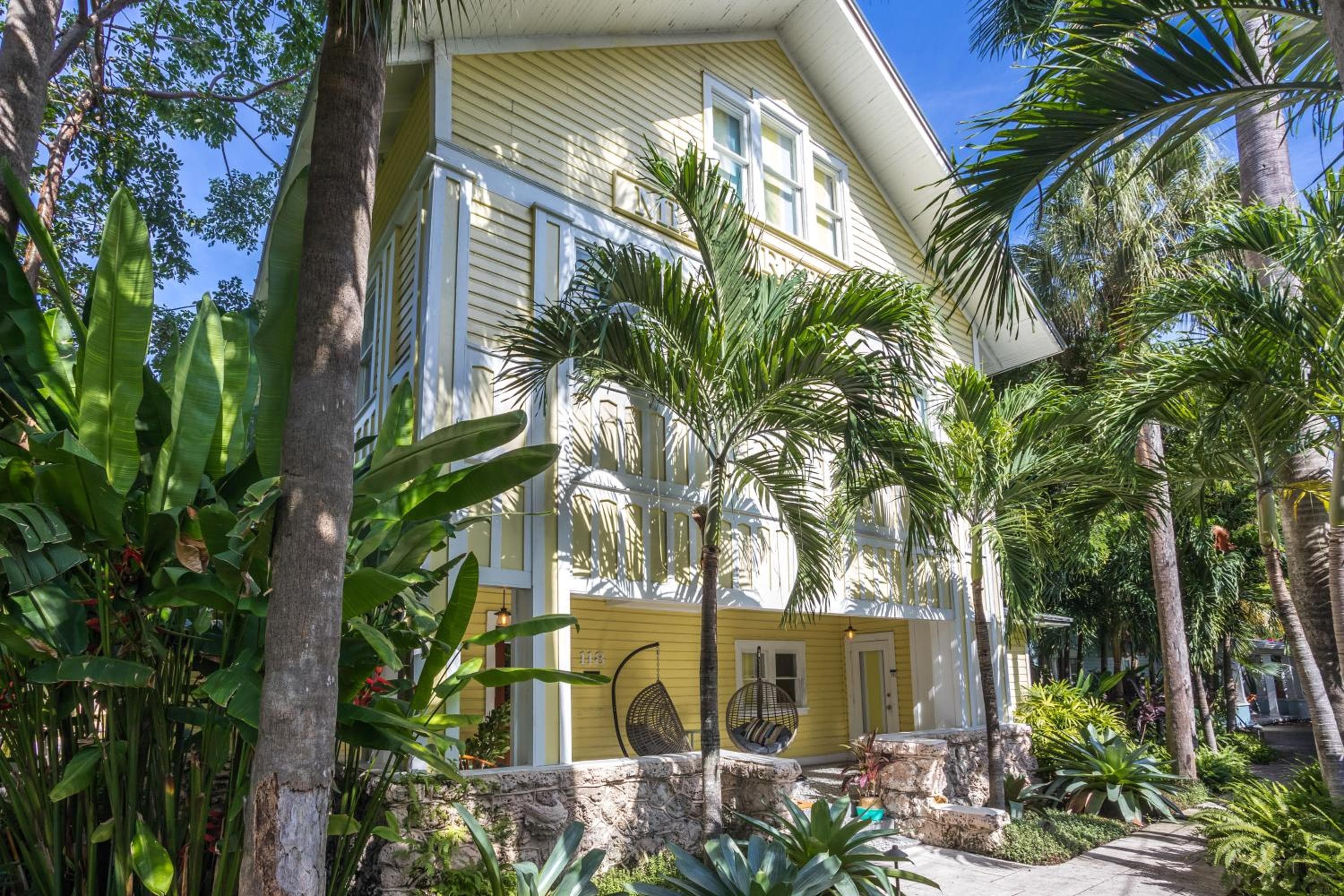 Selina Miami River - Miami Places to Stay