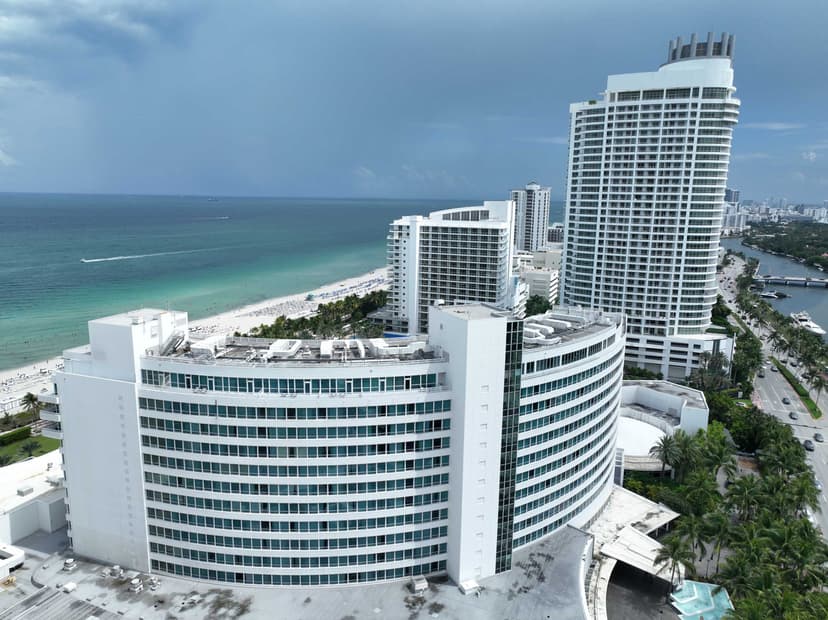 Fontainebleau Miami Beach - Miami Places to Stay